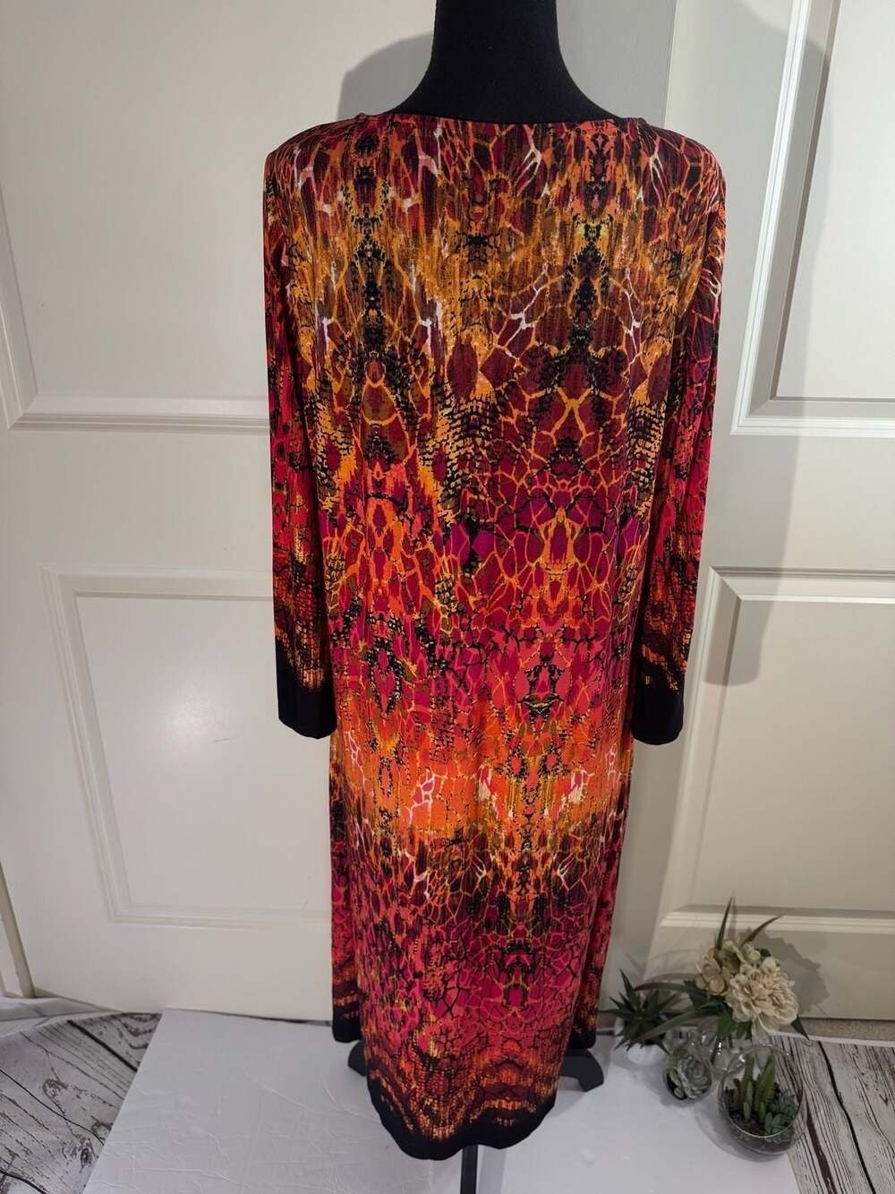 Glamour Women's Long Sleeve Dress in Red and Orange Abstract Animal Print 16W - Picture 2 of 9